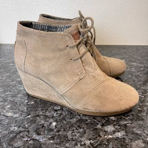Toms Desert Wedge Suede Taupe Booties lace up